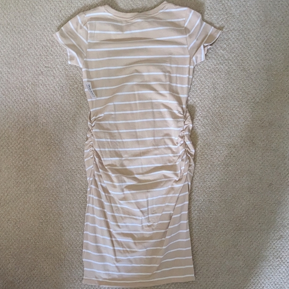 Old Navy Maternity Short-Sleeve Bodycon Dress with Ruching - Picture 4 of 6